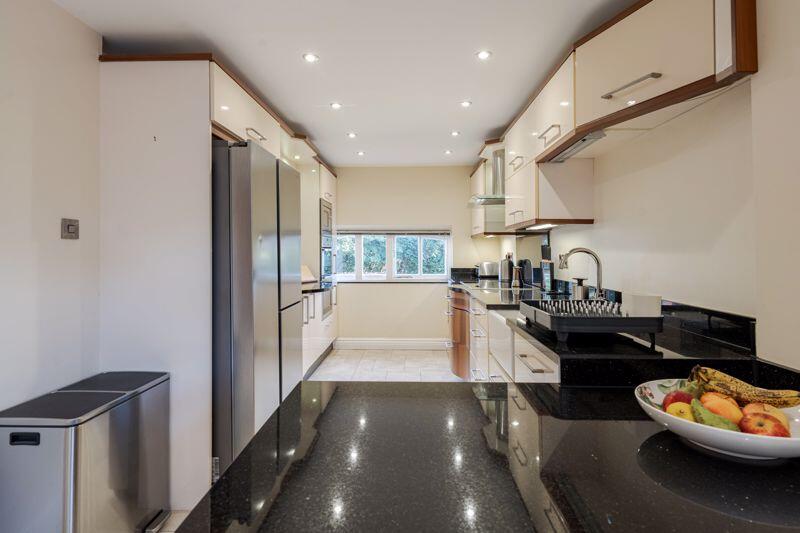 Kitchen/ Breakfast Room