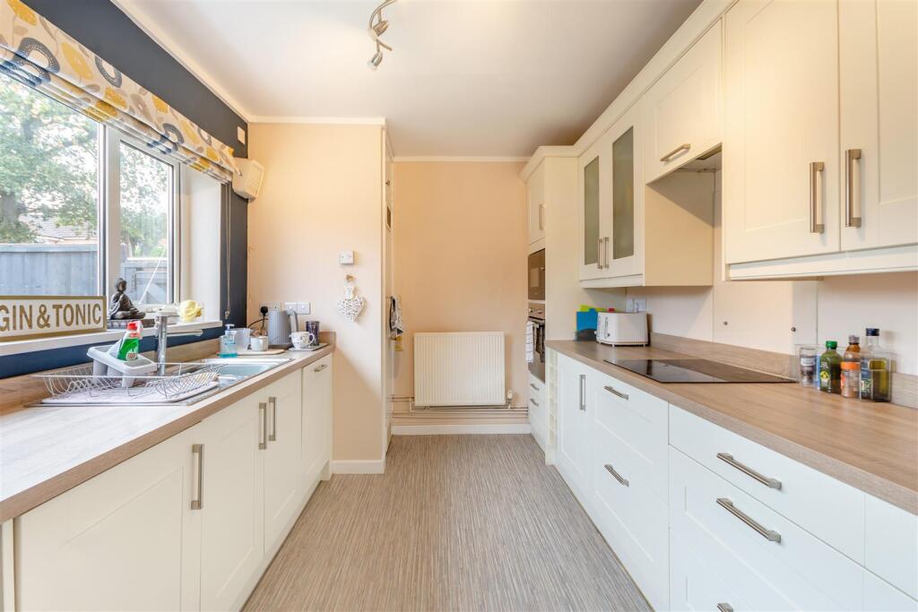 8666431-interior08.jpg