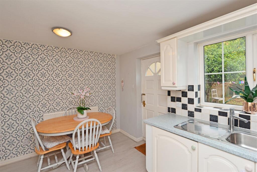 Fitted Dining Kitchen: