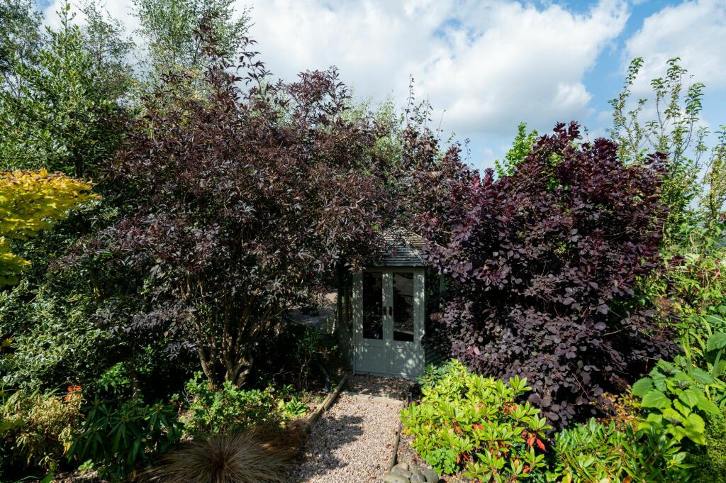 SUMMER HOUSE