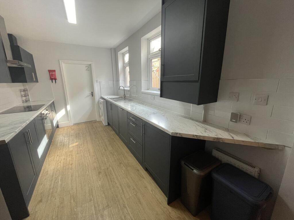 104 Portland Street - Kitchen (2).jpeg