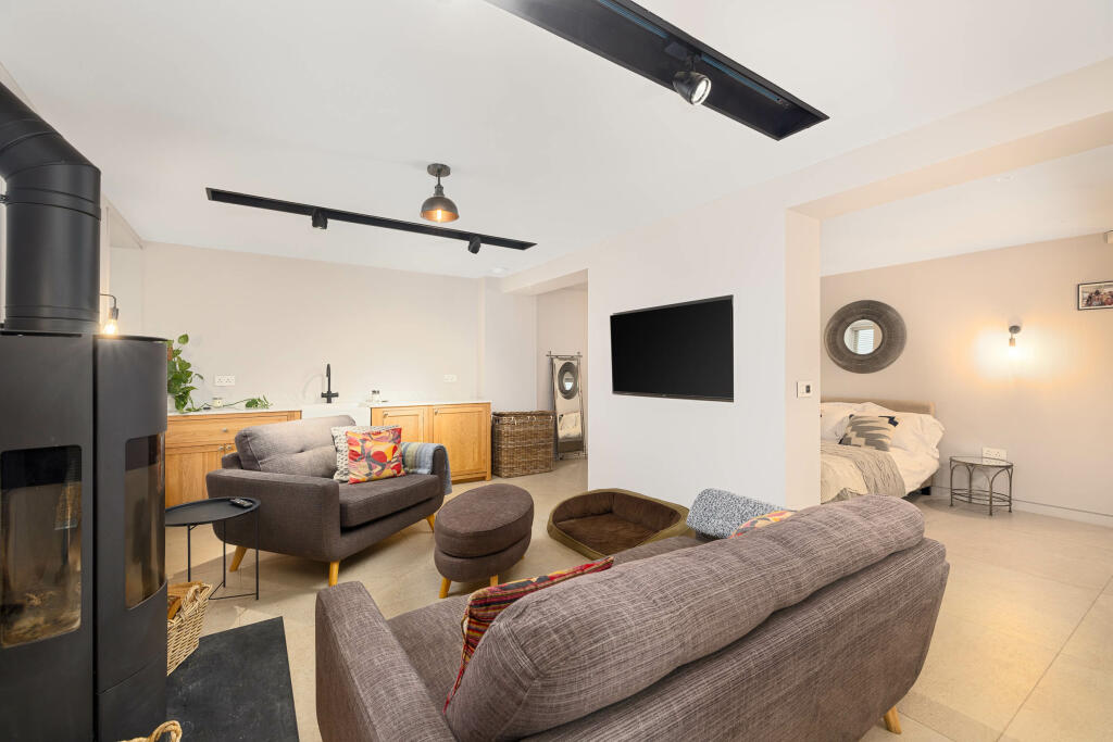 20231011-1202_Maison Haus - Blakeley Stables, Knut