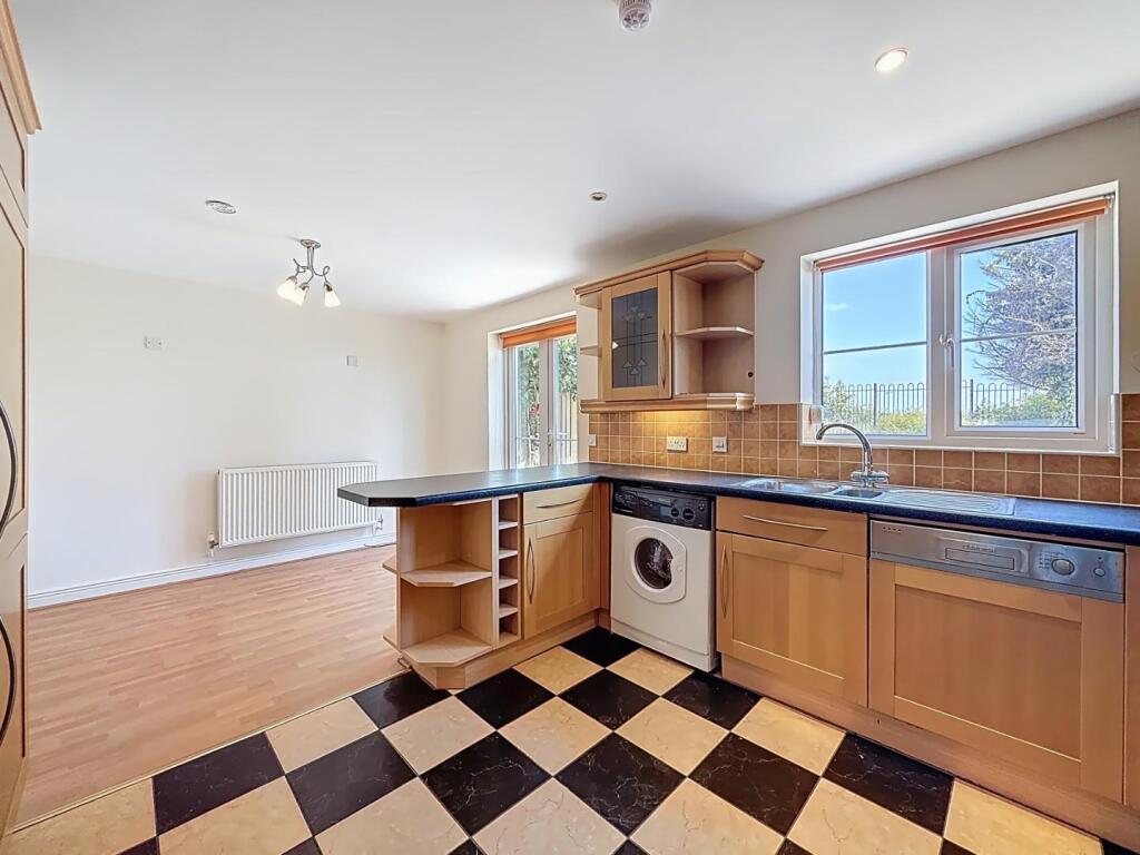 Kitchen / Dining Area