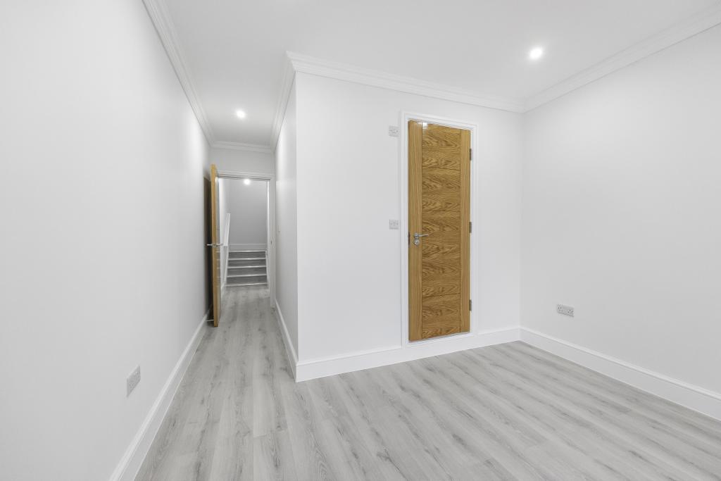Master bedroom (2)