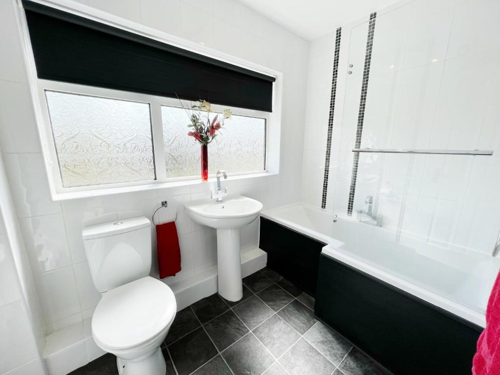 Bathroom 1.jpg