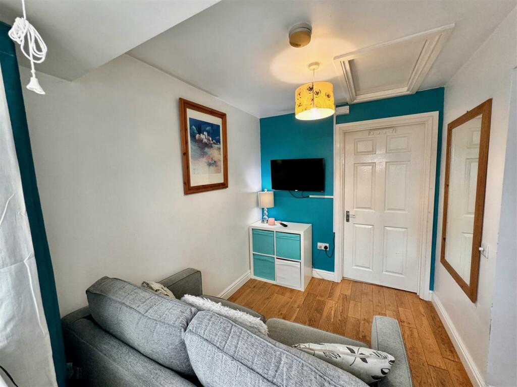 SITTING ROOM