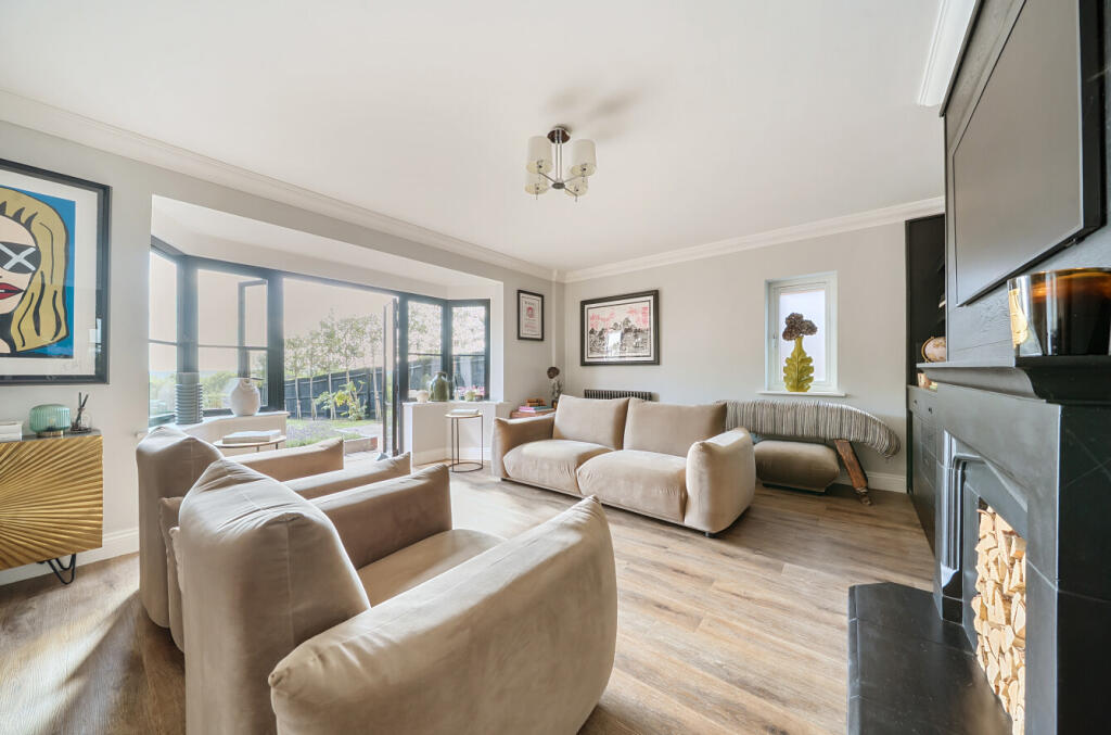 1319669-10-686d5b...