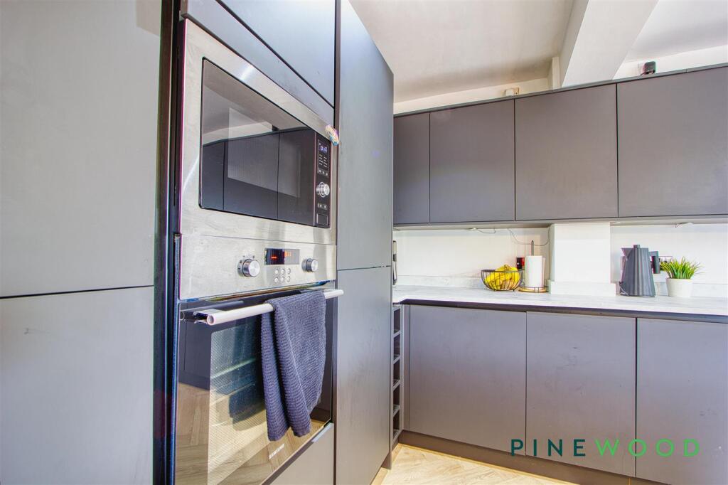 OVEN / MICROWAVE