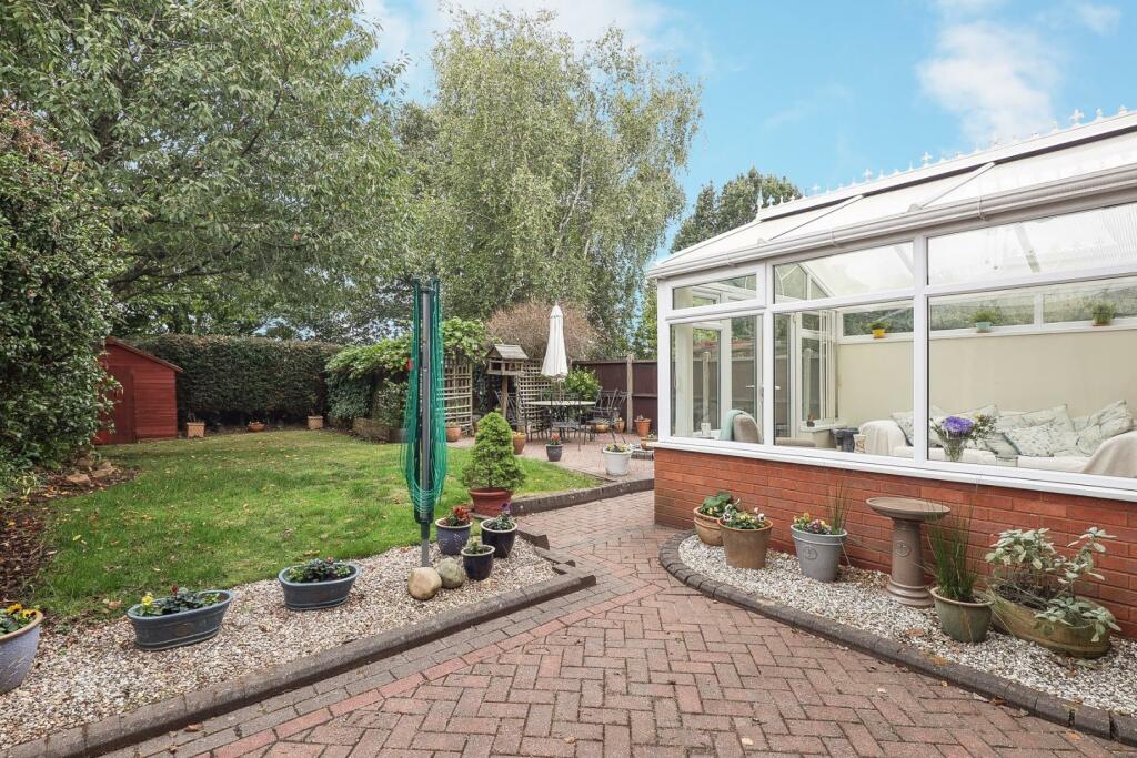 29 Smiths Way rear garden-3.jpg