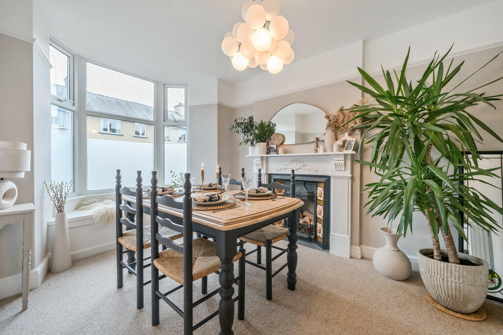 Dining Room/Bedro...