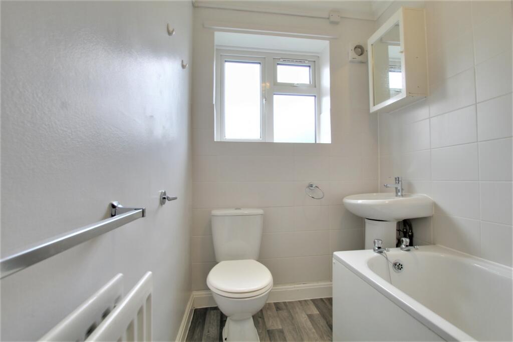 6.bathroom.jpg