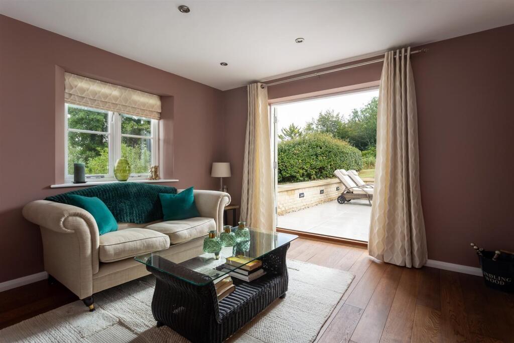 25 - Highfield House - GL54 4AA - Web.jpg