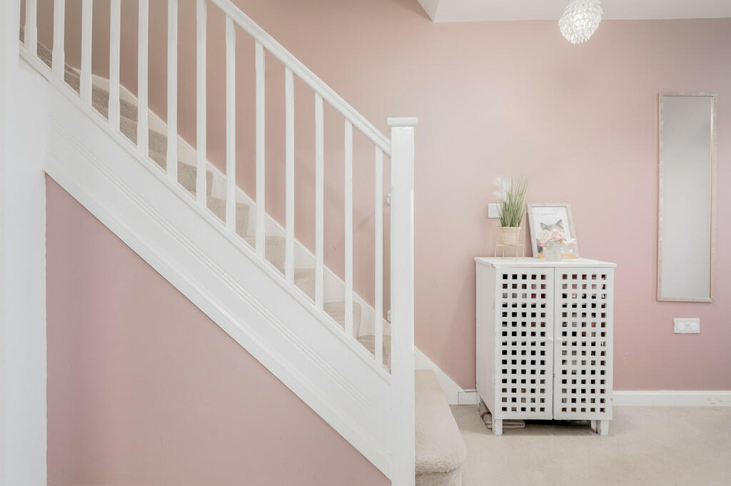 8 Rose Whittle Av...