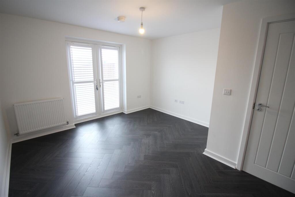 Lounge/Fitted Kitchen