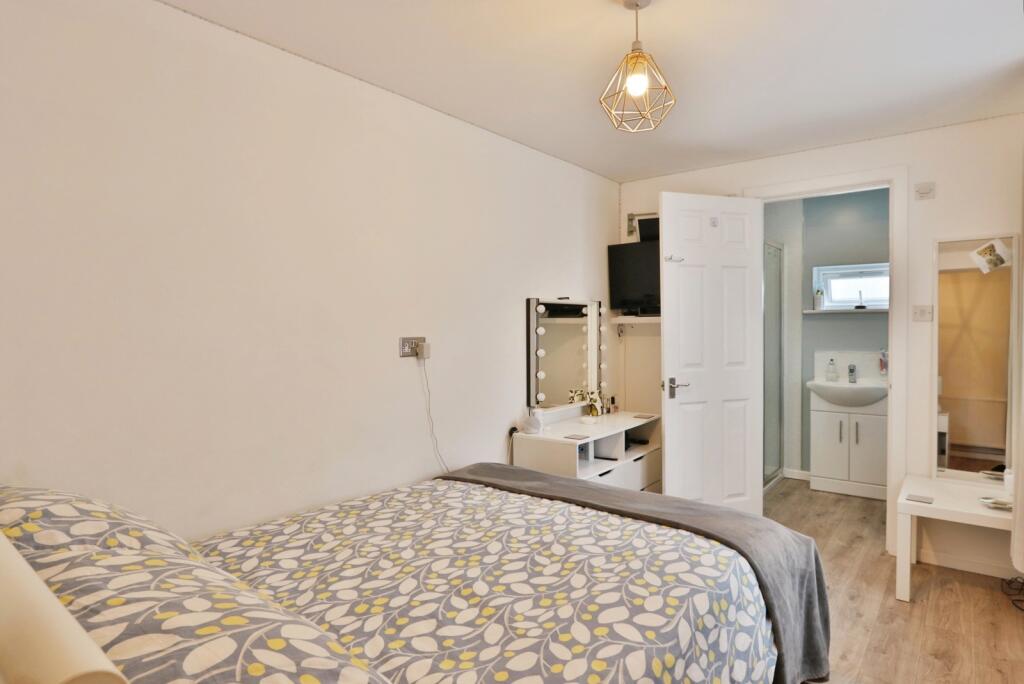 Ground Floor Suite
