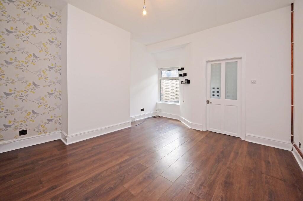 Reception Room / Lou