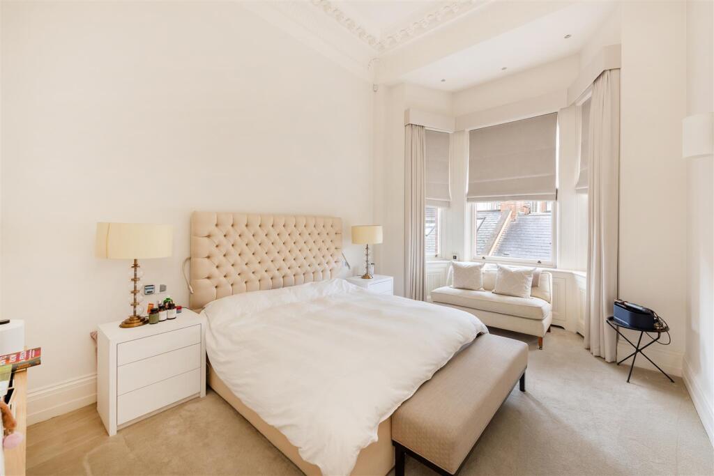 Flat 2, 11 Cadogan Square Hi-17.jpg