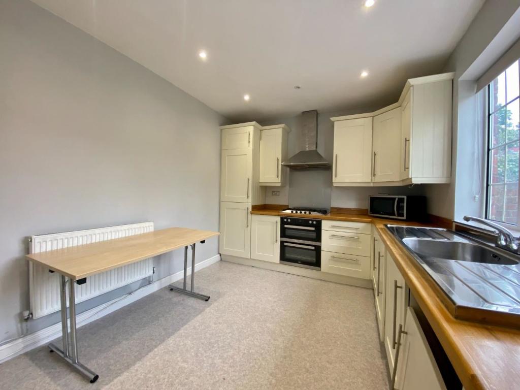 Dining Kitchen Aspect 2