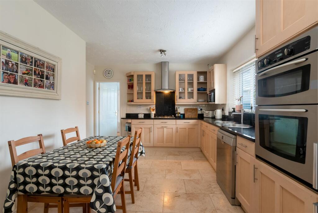 21 Prospero Drive 1992-4.jpg