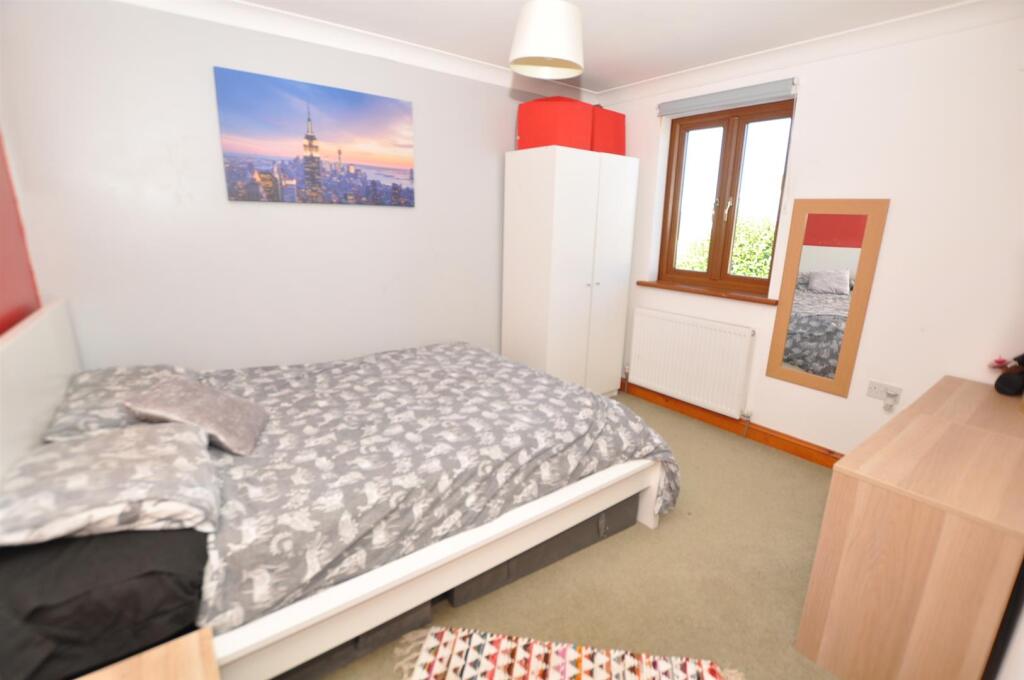 Front bedroom 1