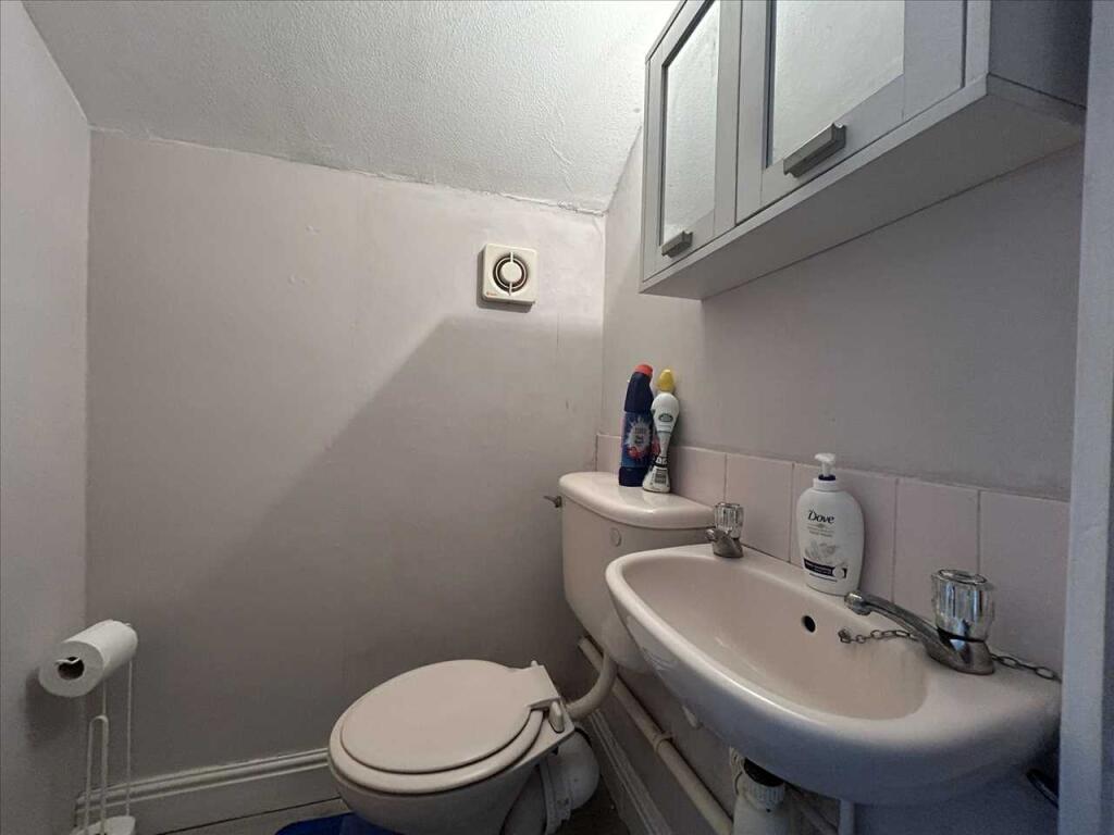FIRST FLOOR WC