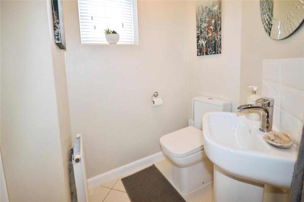Cloakroom/Wc