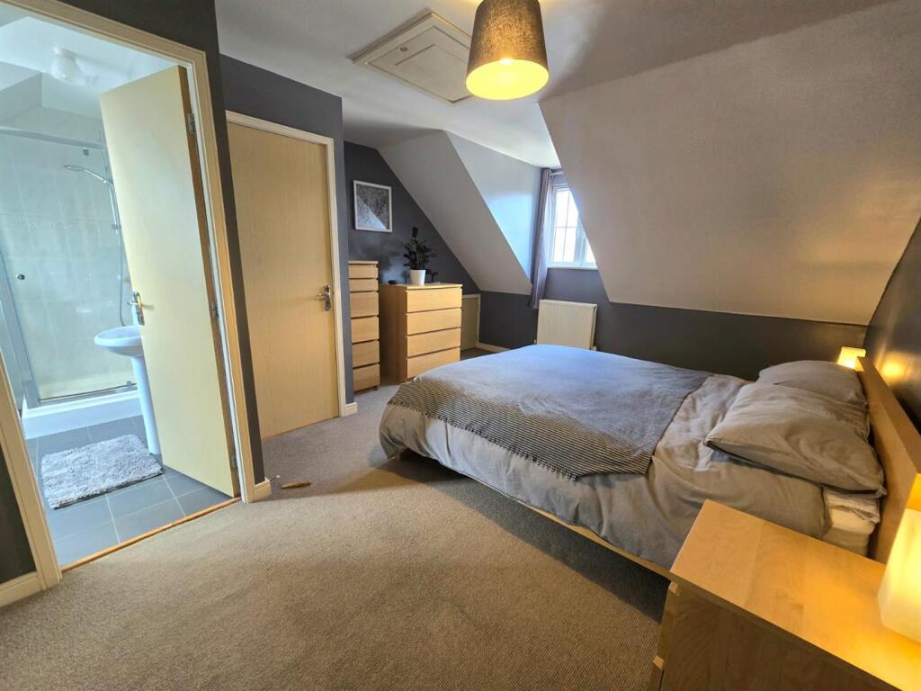 Bedroom 1 with ensuite.jpg