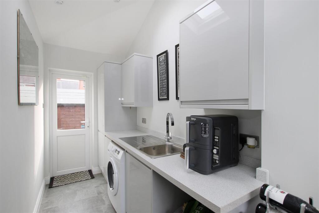 9017215-102243-133833113703184213-13724bf3-d078-60