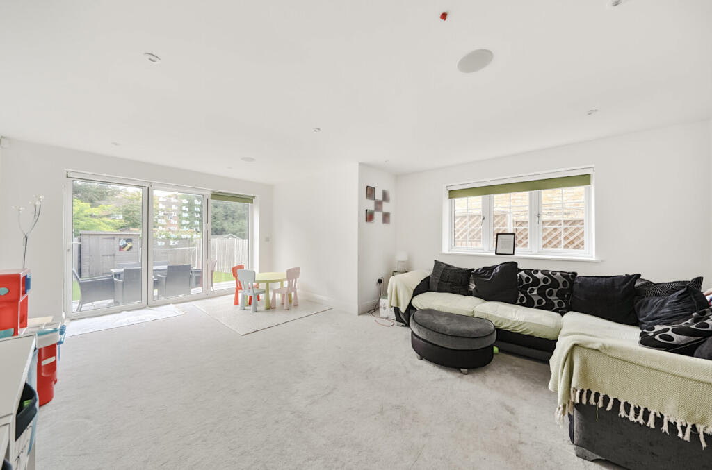 1298394-3-685d10b...