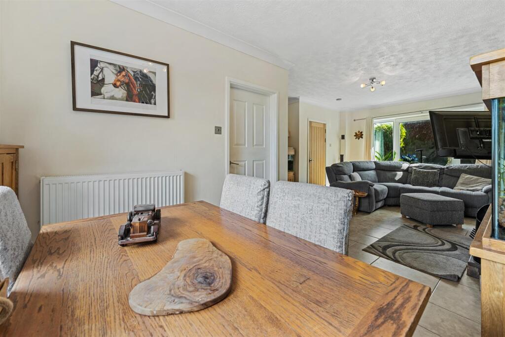 Lounge/Dining Room