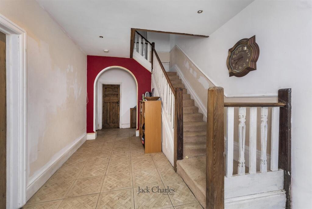 67 Hadlow Rd, TN9 1QB 002.jpg