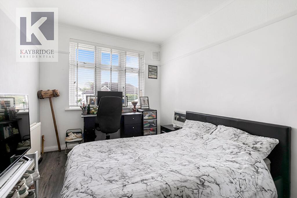 St. Clair Drive, Worcester Park - KT4 8UE