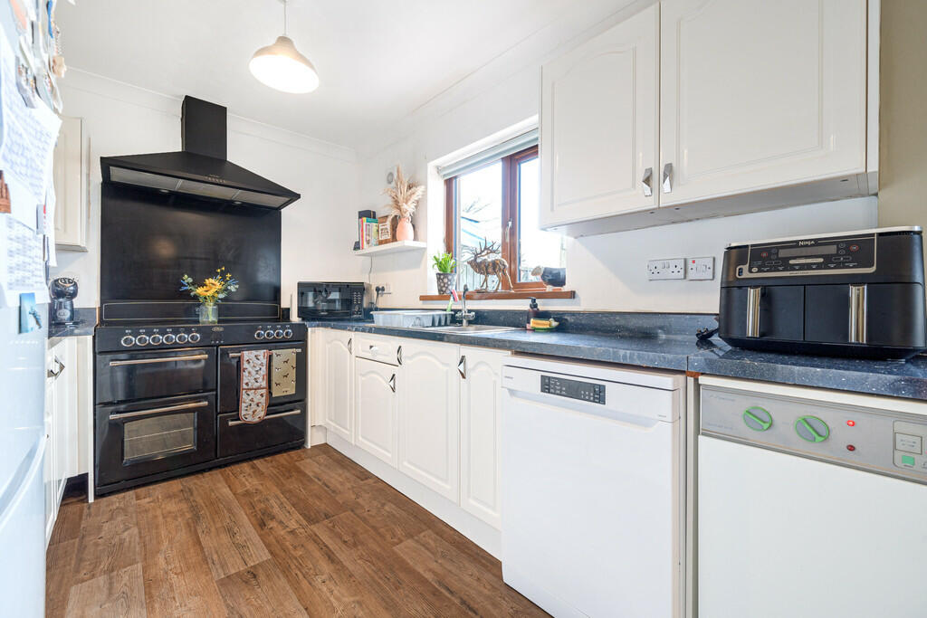 Kitchen/ Dining R...