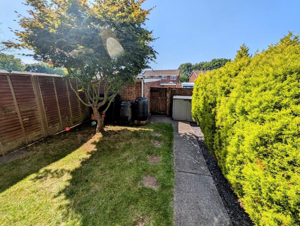 15 Woodchester rear garden 2.jpg