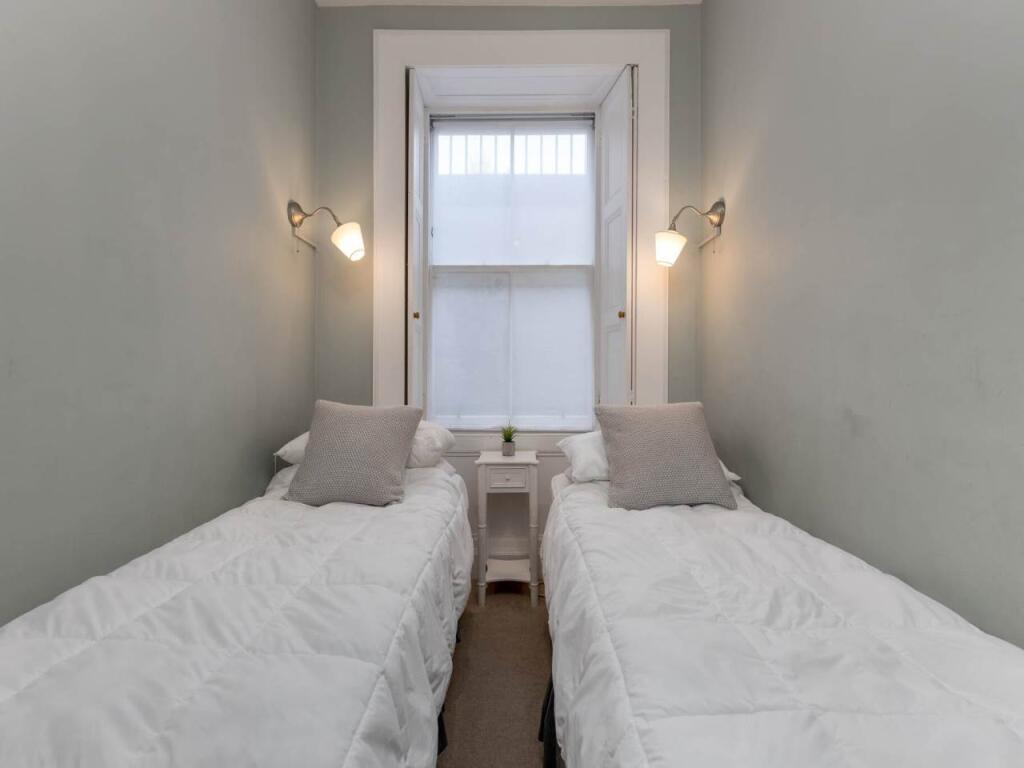 65300_SaxeCoburgSt00