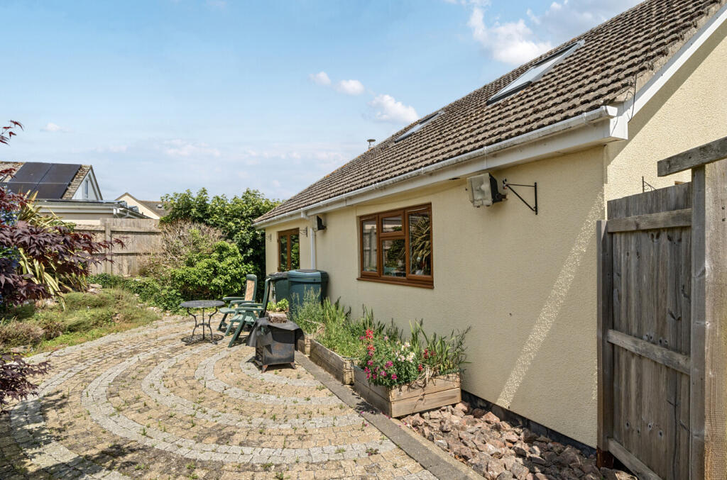 1304090-2-683dad0...