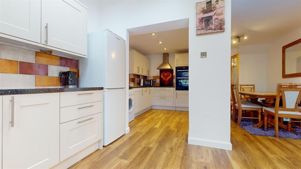 OPEN PLAN KITCHEN/DINER/FAMILY ROOM