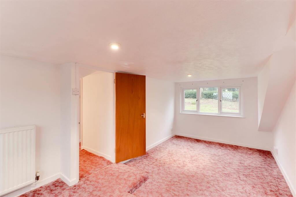 48. Bed 4.5.jpg