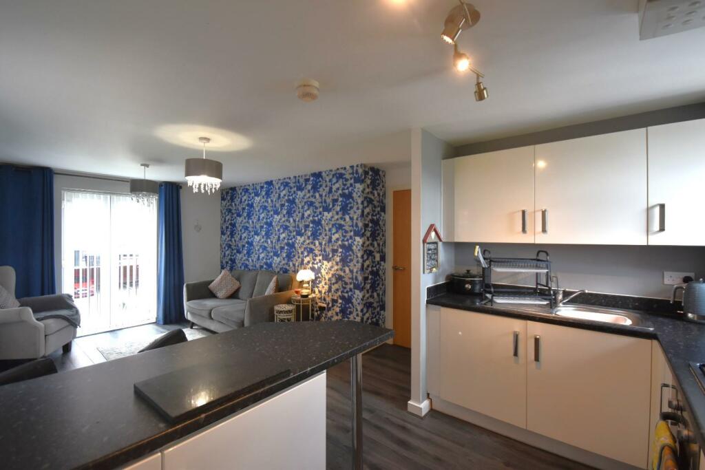 OPEN PLAN KITCHEN/LOUNGE