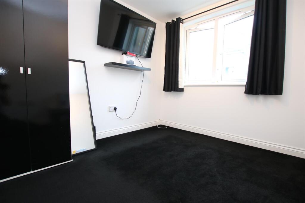 Bedroom 2.JPG