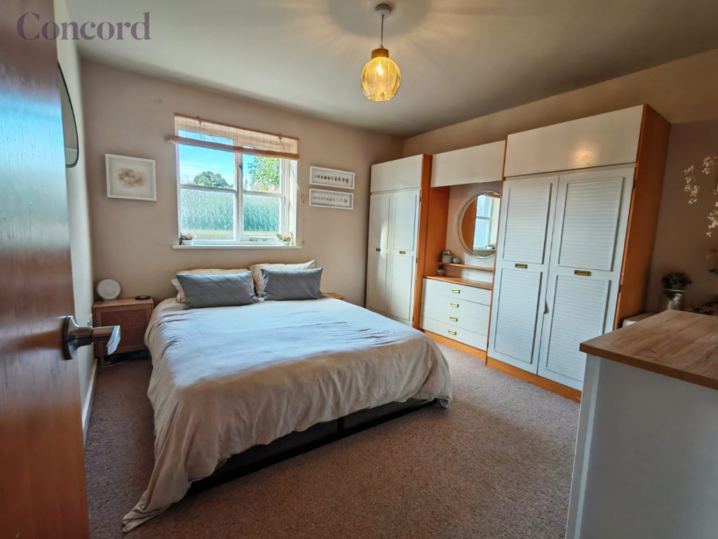 Bedroom (Master)