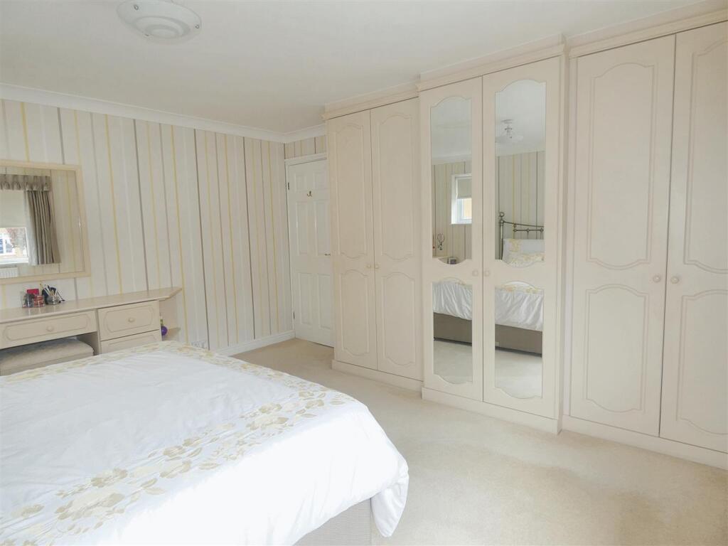 P1080734 (Large).jpg