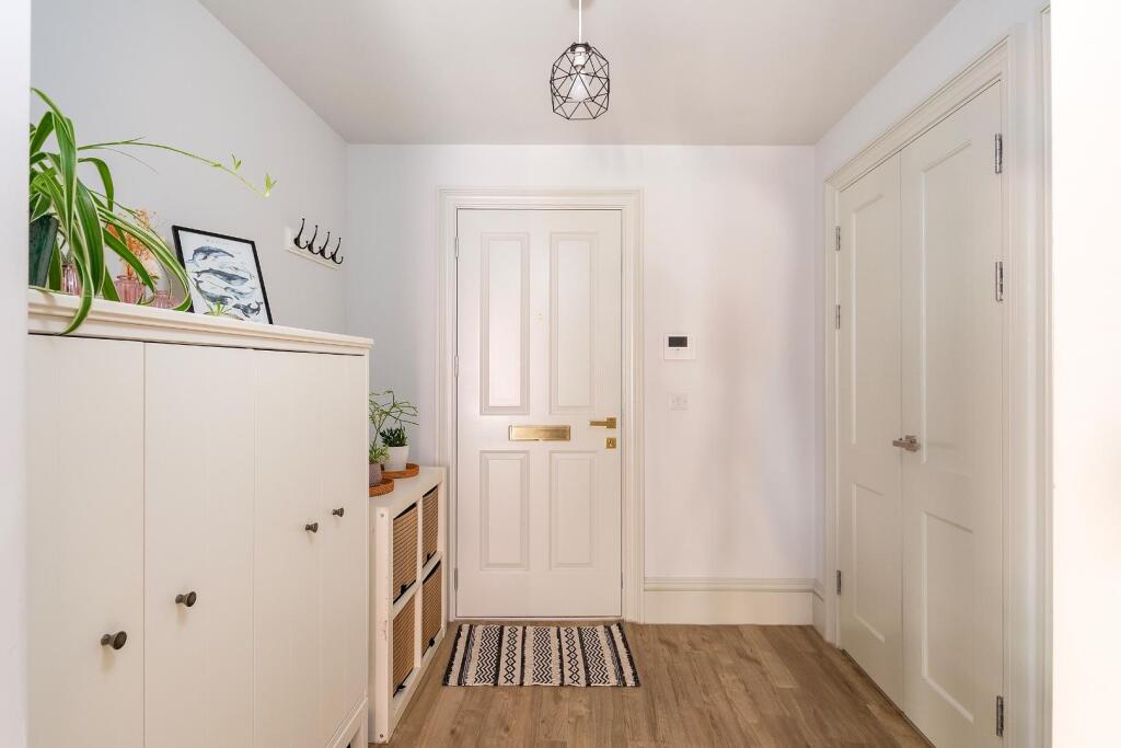 2R0HBR - Hallway C.jpg