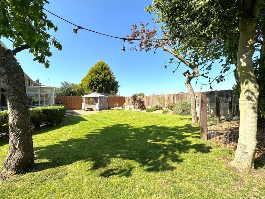 Generous Rear Garden 099