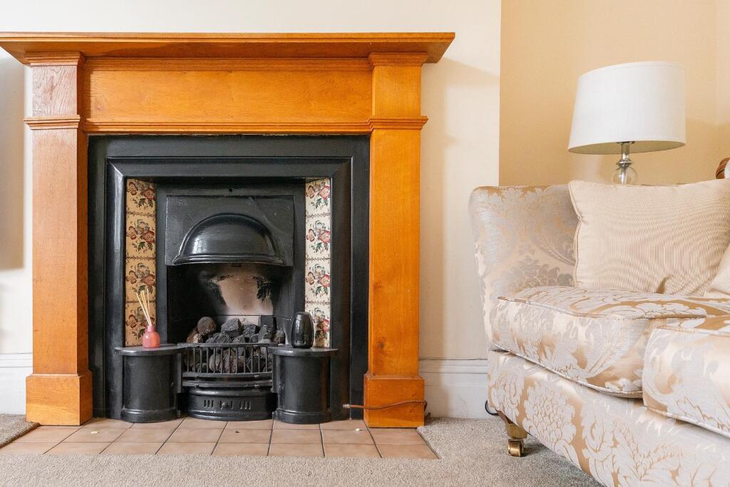 2W4RKE - Living Room A.jpg