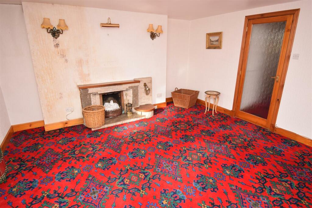 SITTING ROOM.JPG