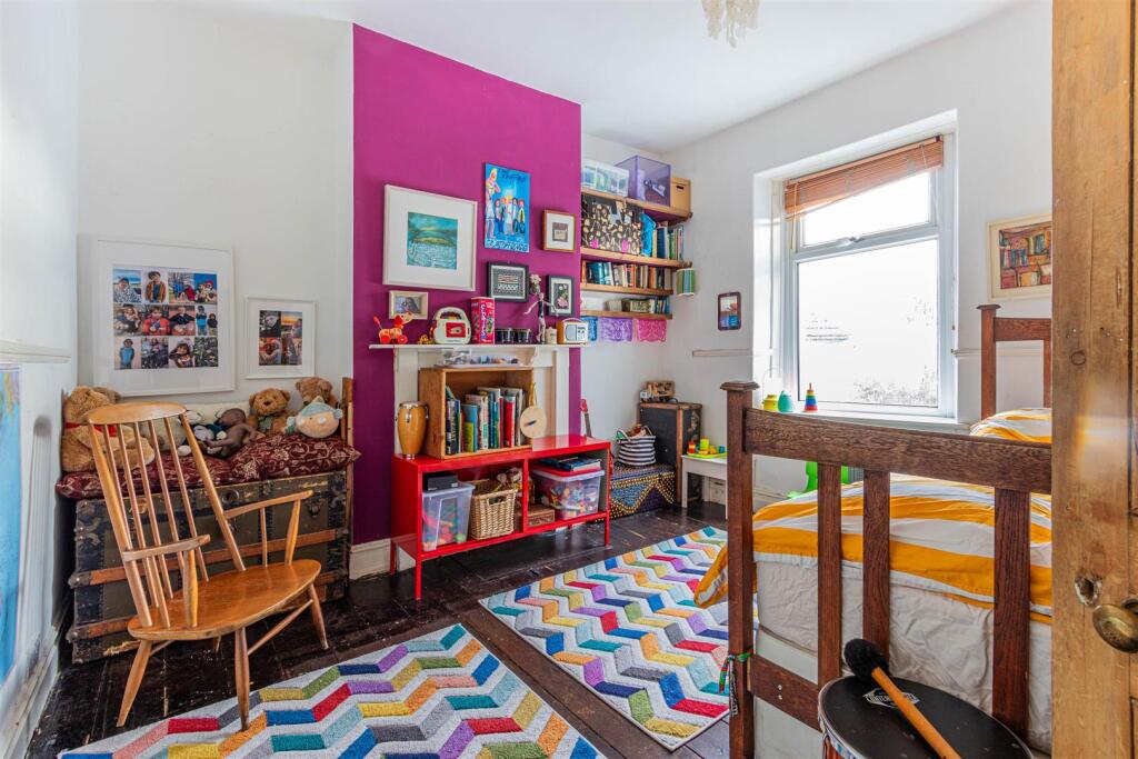 Romilly Crescent 31-21.jpg