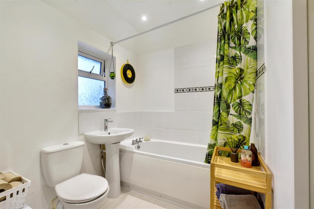 Bathroom_1.jpeg