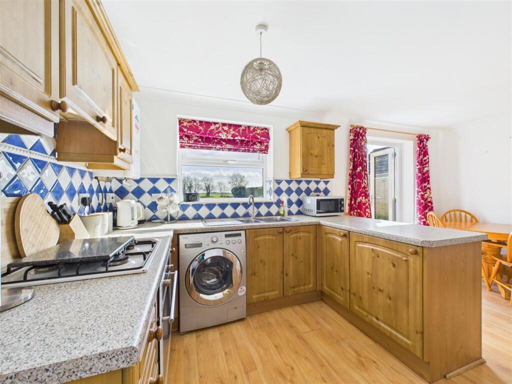 KITCHEN/ DINER