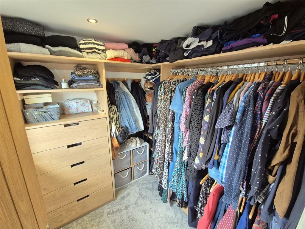 Walk-in Wardrobe/Dressing Room